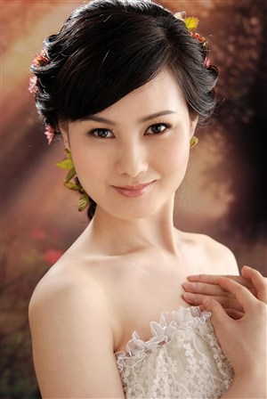 真的脱光了！北京奥森光猪跑 比基尼美女抢镜
